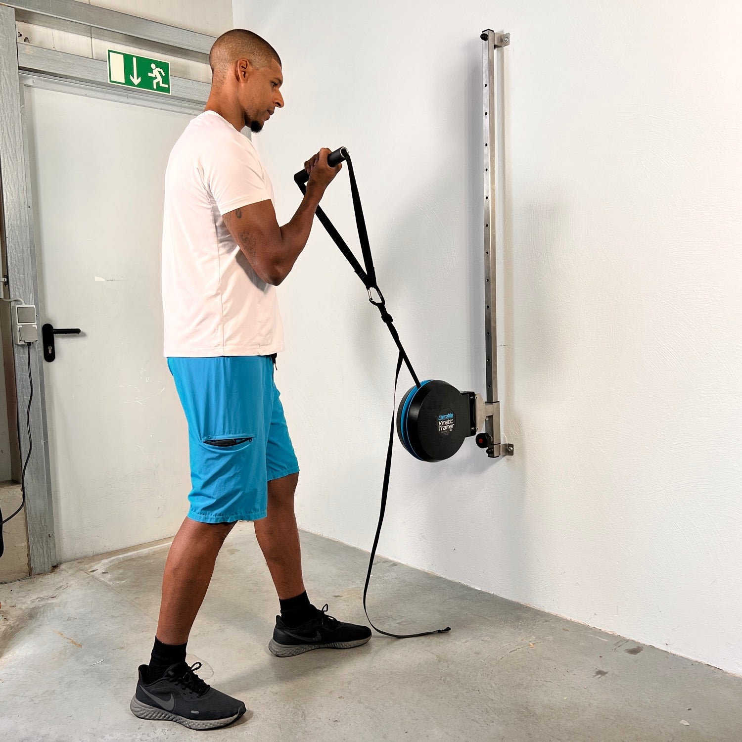 aerobis Wall Rail - Fast height adjustment for revvll and Kinetic Trainer 10