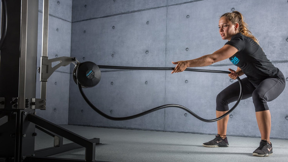 Woman training with the revvll ONE rope trainer indoors