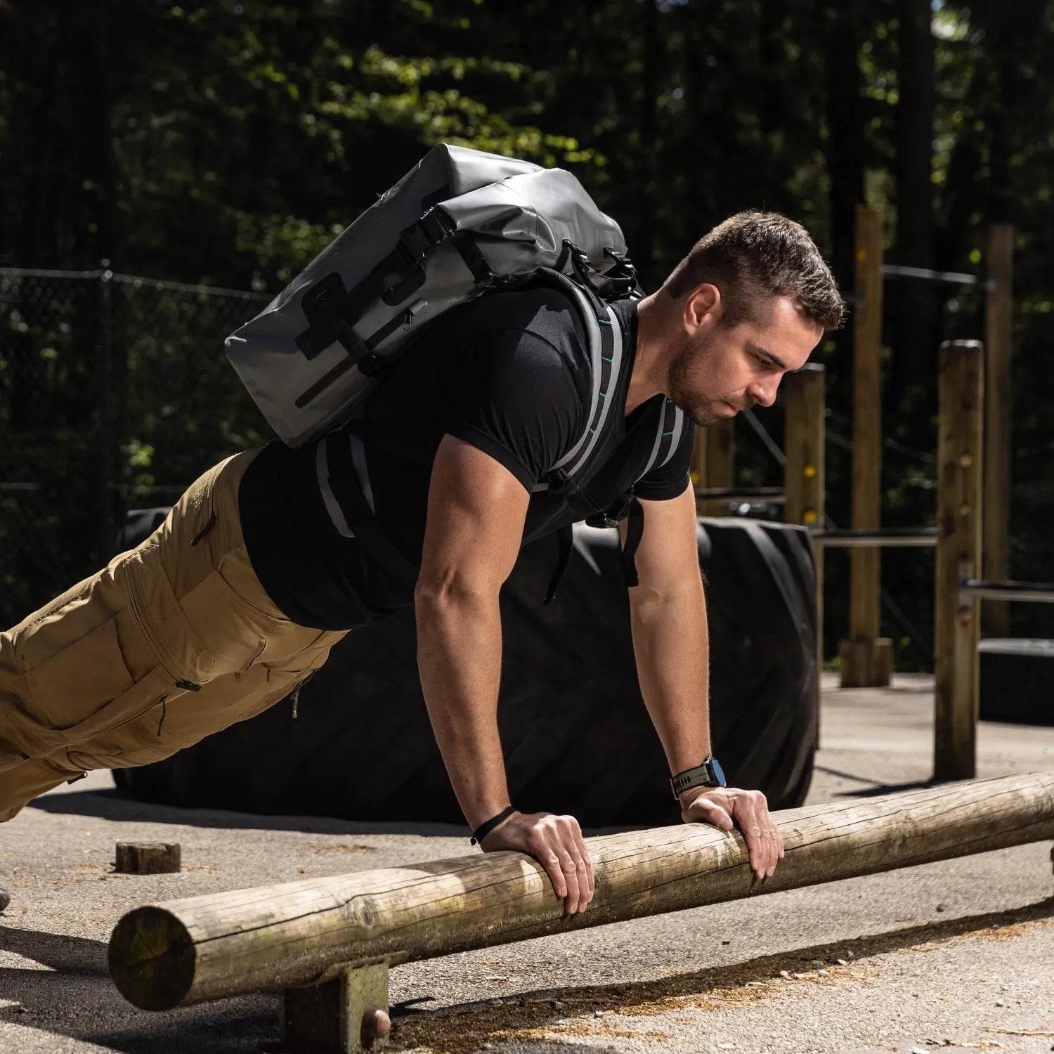 aerobis Fitness Rucksack - Perfekt für Training, Wandern und Büro 2