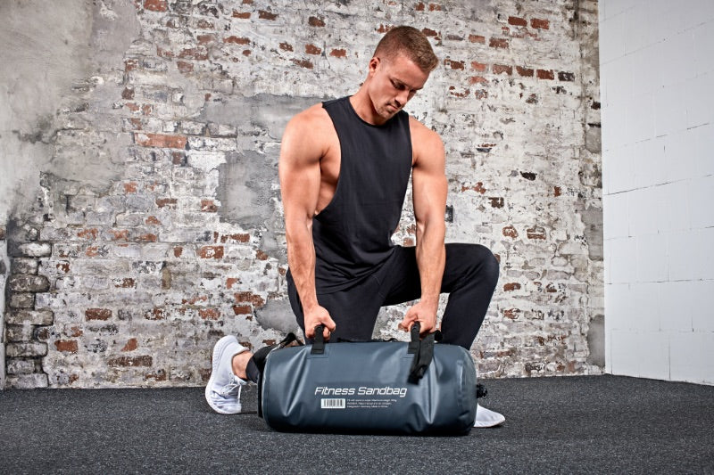 Atleta ejercitándose con Sandbag Fitness